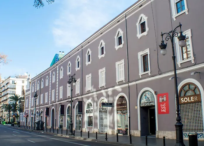 Quart Youth Hostel & Apartments